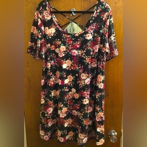 🌟Floral print dress with crisscross back detail